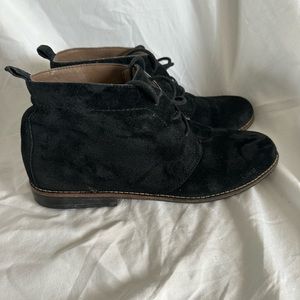 White mountain suede boots
Black size 9
Excellent condition